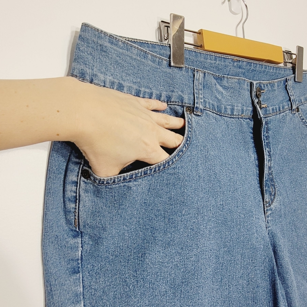 Midtown Vintage Light Blue Jeans Embroidered Pocket Details Cotton Blend Shorts - Picture 2 of 12